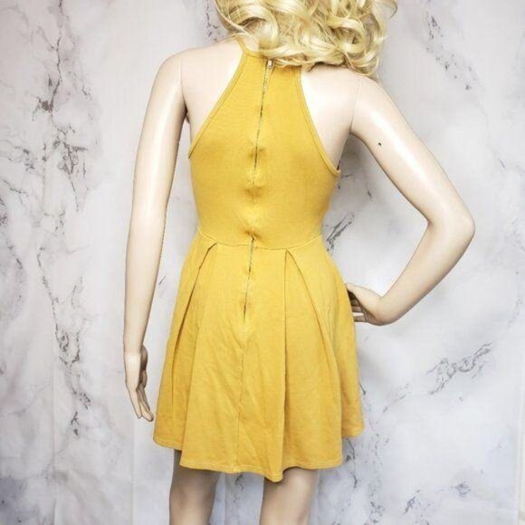 Charlotte Russe Yellow Scalloped Edge Sleeveless Skater SunDress size Small - Picture 3 of 7